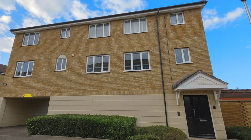 2 Bedroom Apartment in Quarles Park Road, London