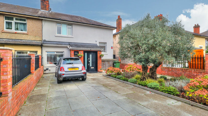 4 bedroom Semi-Detached House in First Ave, London