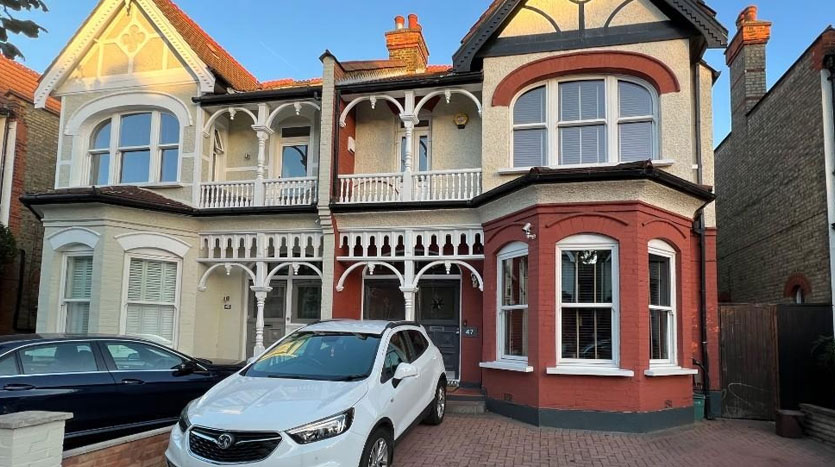 5 Bedrooms Broomfield Avenue, Palmers Green, London